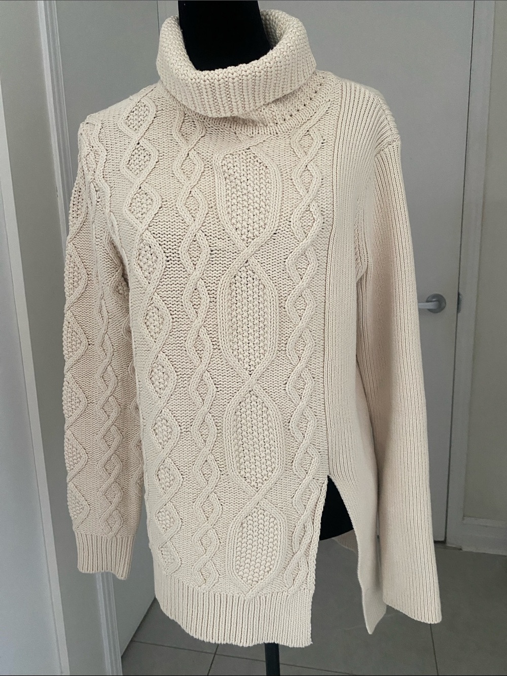 Tristan Long sleeved /Turtle/Cowl Neck Creme Cable Knit Cotton Sweater Sze Small
